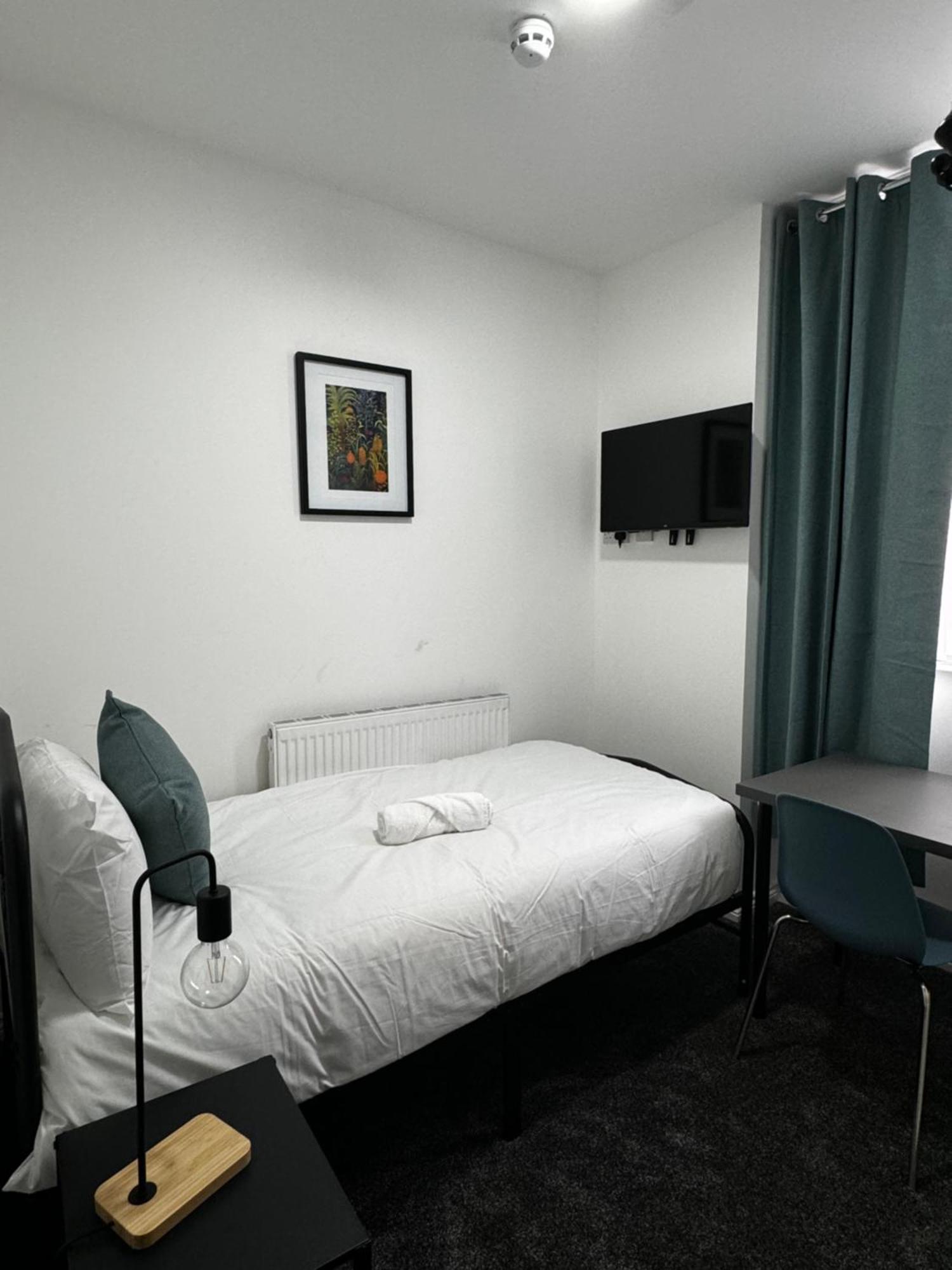 The Court House Hotel Bolton Bagian luar foto